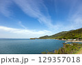 小豆島の穏やかな海と緑豊かな岬の美しい風景 129357018