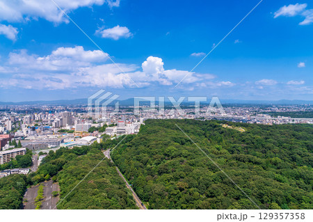 夏の名古屋市街地、東山スカイタワーからの眺め〈愛知県名古屋市〉 129357358