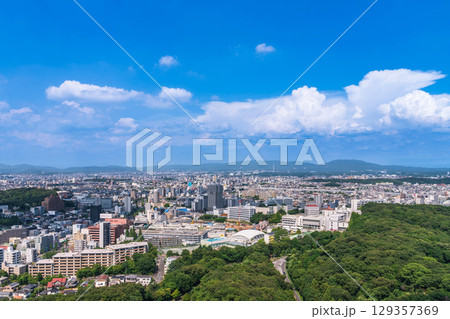 夏の名古屋市街地、東山スカイタワーからの眺め〈愛知県名古屋市〉 129357369
