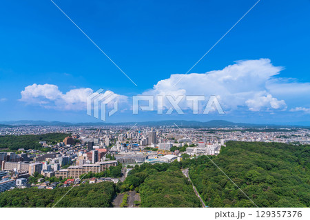 夏の名古屋市街地、東山スカイタワーからの眺め〈愛知県名古屋市〉 129357376