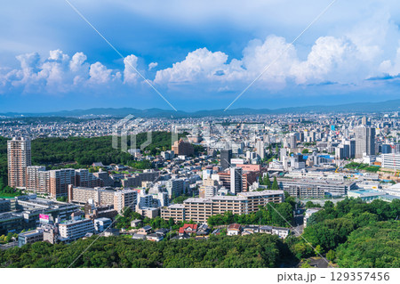 夏の名古屋市街地、東山スカイタワーからの眺め〈愛知県名古屋市〉 129357456