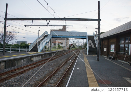 日暮れの内房線の風景 和田浦駅 日暮れの内房線の風景 和田浦駅 129357718
