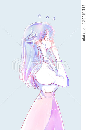 困っている女性 横側 困っている女性 横側 129361538