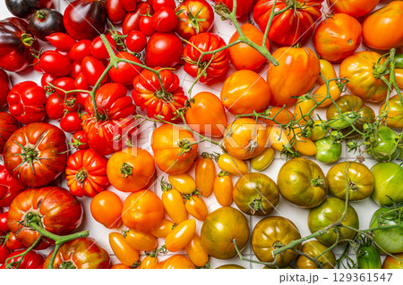 Mix colorful tomatoes 129361547