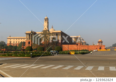 Delhi is a city in northern India on the banks of the Yamuna River. Delhi is a city in northern India on the banks of the Yamuna River. 129362824