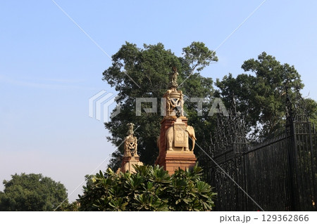 Delhi is a city in northern India on the banks of the Yamuna River. Delhi is a city in northern India on the banks of the Yamuna River. 129362866