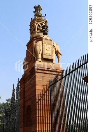Delhi is a city in northern India on the banks of the Yamuna River. Delhi is a city in northern India on the banks of the Yamuna River. 129362897