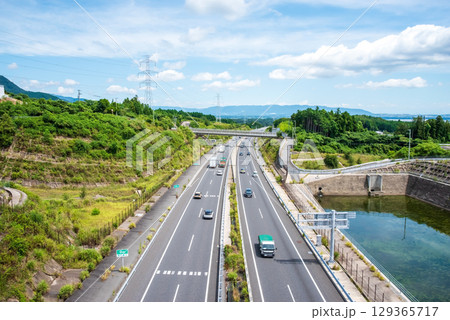 夏の高速道路《新名神高速・菰野IC～鈴鹿PAスマートIC・四日市トンネル北側》 129365717