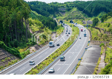 夏の高速道路《新名神高速・菰野IC～鈴鹿PAスマートIC・四日市トンネル北側》 129365719