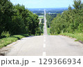 天に続く道の風景_北海道 129366934