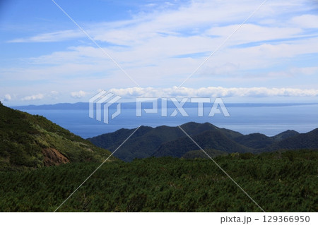 知床峠からの北方領土を望む風景_北海道 129366950
