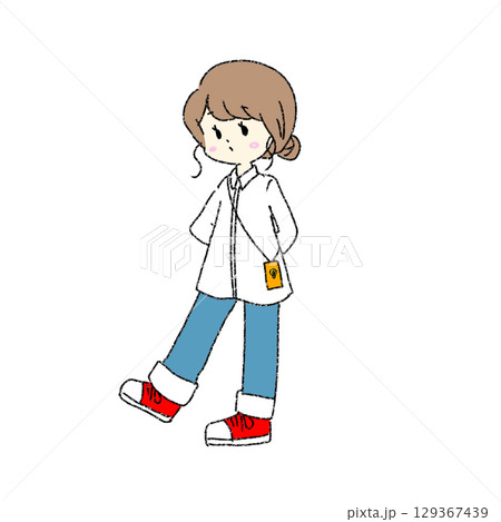 カジュアルな服装の女の子 129367439