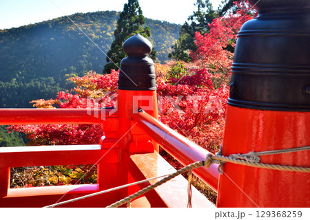 牛若丸ゆかりの寺 鞍馬寺の紅葉 牛若丸ゆかりの寺 鞍馬寺の紅葉 129368259