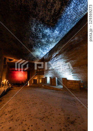 大谷資料館の地下空間とライトアップ 大谷資料館の地下空間とライトアップ 129369273
