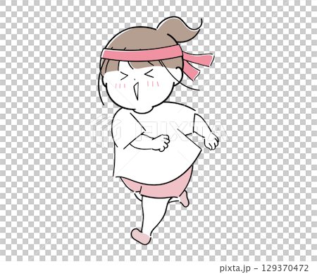 楽しそうに走る女の子（ピンク） 129370472