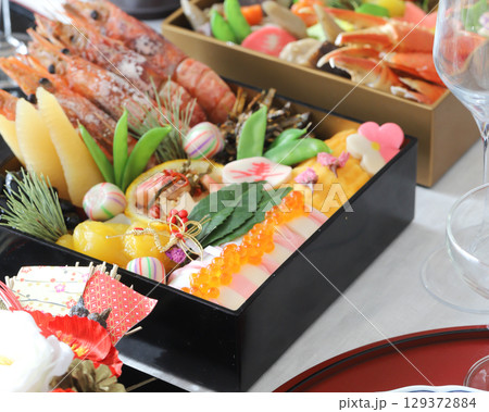 手作りのおせち料理 129372884