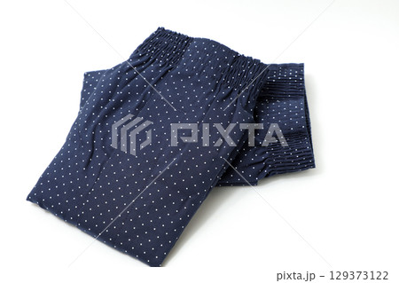 トランクス、パンツ、下着、衣類、衣服、肌着、メンズ、男、男性、清潔、お尻、履く、衣料品、布地、綿 129373122