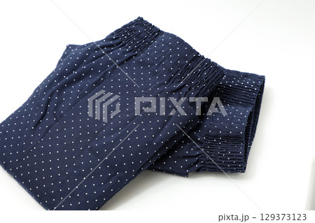 トランクス、パンツ、下着、衣類、衣服、肌着、メンズ、男、男性、清潔、お尻、履く、衣料品、布地、綿 129373123