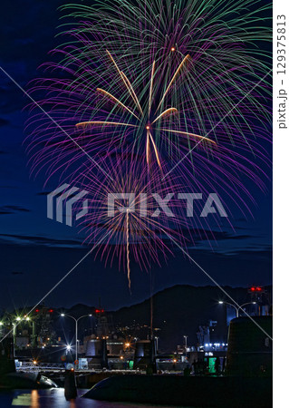広島県　 呉海上花火大会　アレイからすこじまからの景色 129375813