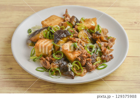 厚揚げと茄子と豚肉のオイスターソース炒め 129375988