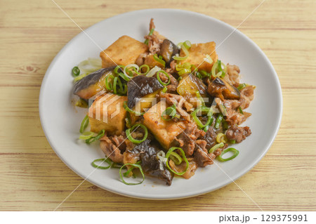 厚揚げと茄子と豚肉のオイスターソース炒め 129375991