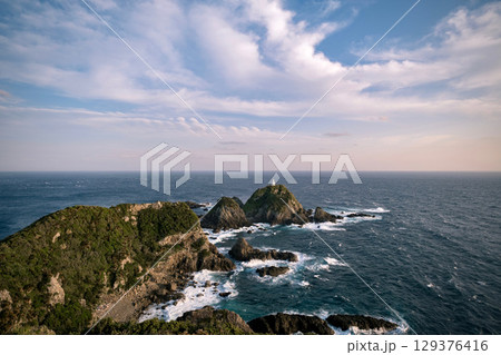 鹿児島の大隅半島の佐多岬からみた海と空 129376416