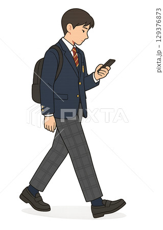 帰宅中にスマホを見ながら歩く男子高校生 129376873