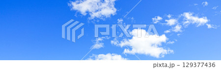 青空と雲のシンプルな風景 青空と雲のシンプルな風景 129377436