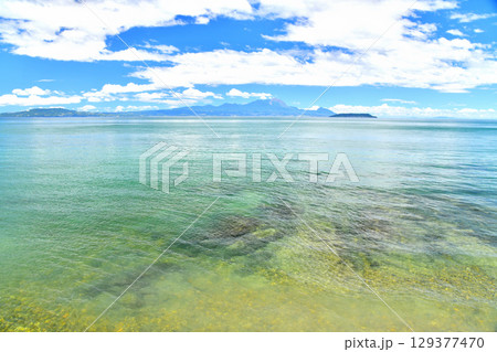 赤崎海岸付近より雲仙普賢岳方面を望む(熊本県天草市)【2025.7】 129377470