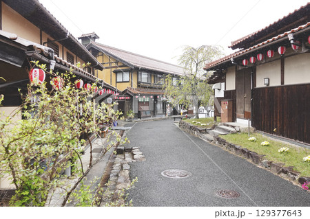 広島県 安芸高田市 神楽門前湯治村の昔懐かしい町並み 129377643