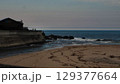 夕暮れの磯原海岸月浜 129377664