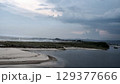 夕暮れの磯原海岸月浜 129377666