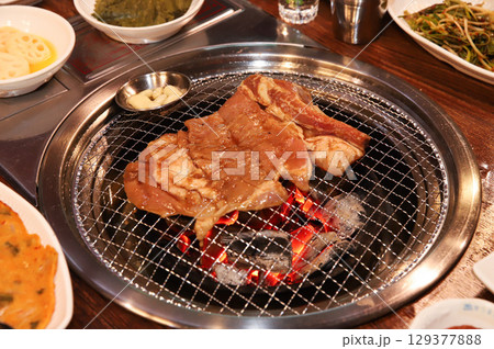 Korean barbecue. marinated beef rib bbq 129377888