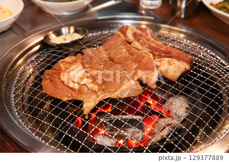Korean barbecue. marinated beef rib bbq 129377889