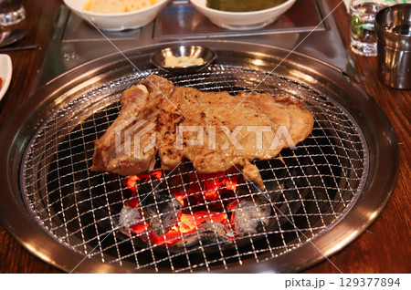Korean barbecue. marinated beef rib bbq 129377894