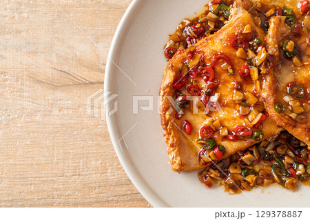Fried Snapper Belly with Spicy Garlic Soy Sauce 129378887