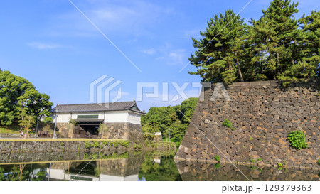 堀に映る石垣 堀に映る石垣 129379363