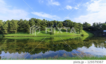 堀に映る石垣 堀に映る石垣 129379367