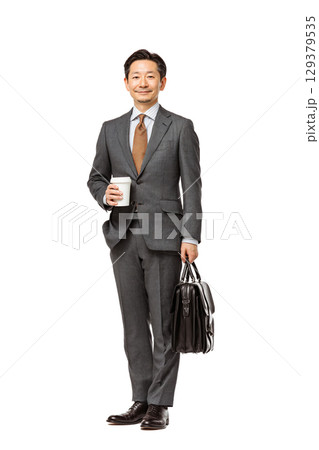 スーツ姿の日本人男性ビジネスパーソンのポートレート(透過背景)|男性,スーツ,ビジネス,背景透過,人 スーツ姿の日本人男性ビジネスパーソンのポートレート(透過背景)|男性,スーツ,ビジネス,背景透過,人 129379535