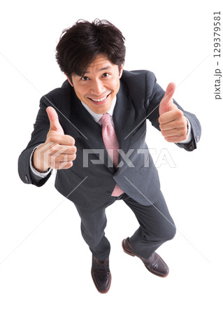 スーツ姿の日本人男性ビジネスパーソンのポートレート（透過背景）｜男性,スーツ,ビジネス,背景透過,人 129379581
