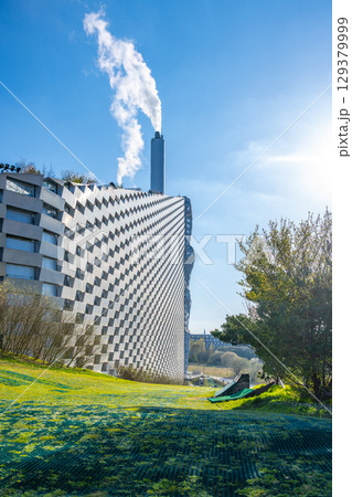Copenhill showcases modern architecture while converting waste to energy. The facility features a unique design and integrates green spaces for public enjoyment. Copenhill showcases modern architecture while converting waste to energy. The facility features a unique design and integrates green spaces for public enjoyment. 129379999