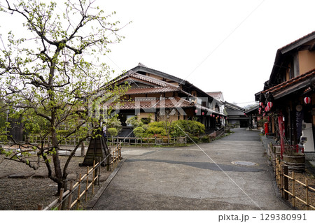 広島県 安芸高田市 神楽門前湯治村の昔懐かしい町並み 129380991