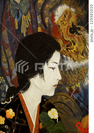 安芸高田神楽資料館に展示されている女性と龍の絵 安芸高田神楽資料館に展示されている女性と龍の絵 129381010