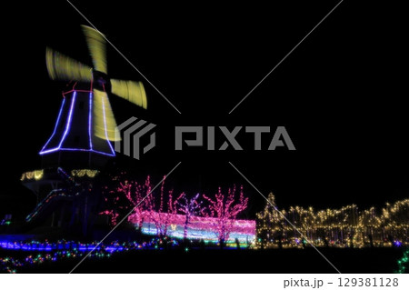冬の夜に色鮮やかに彩られた霞ヶ浦総合公園のイルミネーション 冬の夜に色鮮やかに彩られた霞ヶ浦総合公園のイルミネーション 129381128
