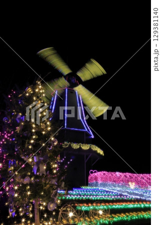 冬の夜に色鮮やかに彩られた霞ヶ浦総合公園のイルミネーション 冬の夜に色鮮やかに彩られた霞ヶ浦総合公園のイルミネーション 129381140