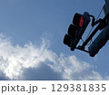 夏空と信号機 129381835