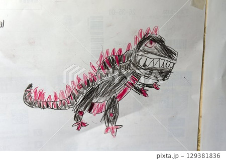 子どもの絵　怪獣 129381836
