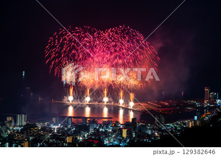 【静岡県】熱海100万ドルの夜景と海上花火 夏花火 【静岡県】熱海100万ドルの夜景と海上花火 夏花火 129382646