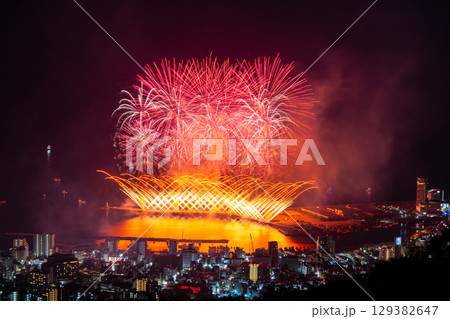 【静岡県】熱海100万ドルの夜景と海上花火　夏花火 129382647