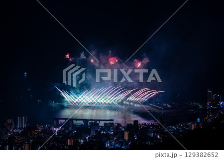 【静岡県】熱海100万ドルの夜景と海上花火　夏花火 129382652